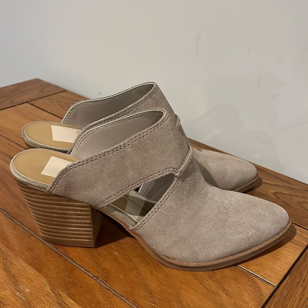 NWOT Dolce Vita Women’s Rogin Suede Heeled Mules Size 6.